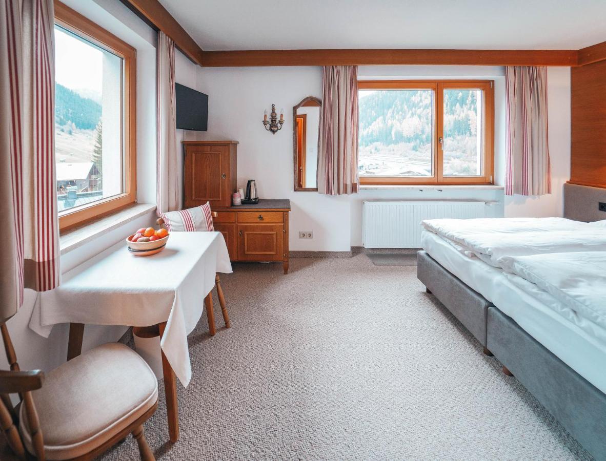 Hotel Garni Almjur Sankt Anton am Arlberg Esterno foto