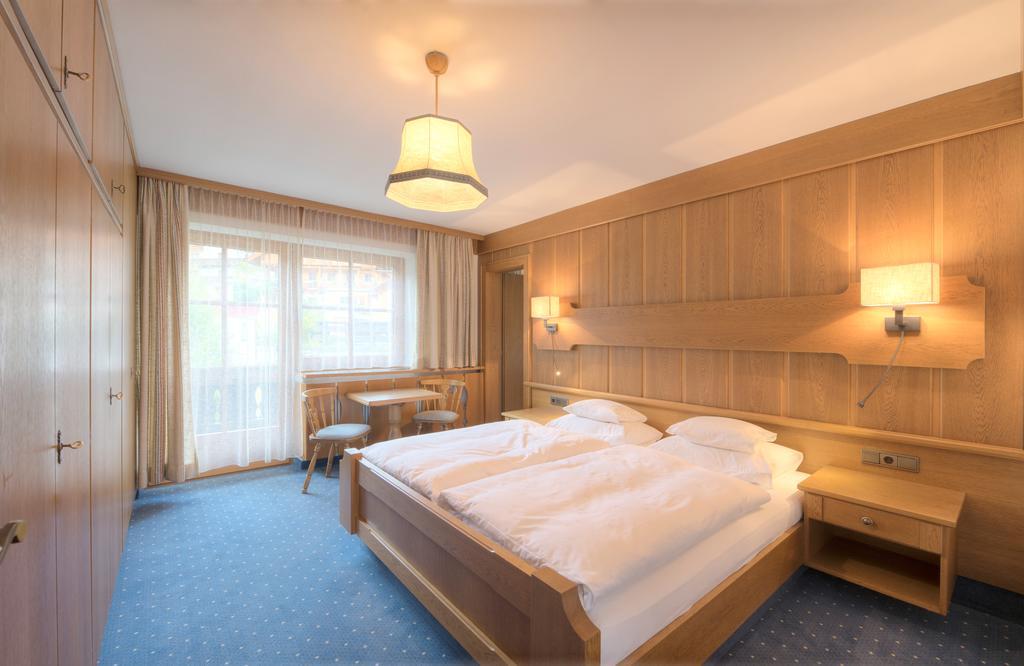 Hotel Garni Almjur Sankt Anton am Arlberg Esterno foto